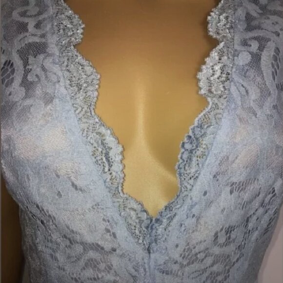 MISSGUIDED V Neckline Lace Dress - Picture 6 of 7